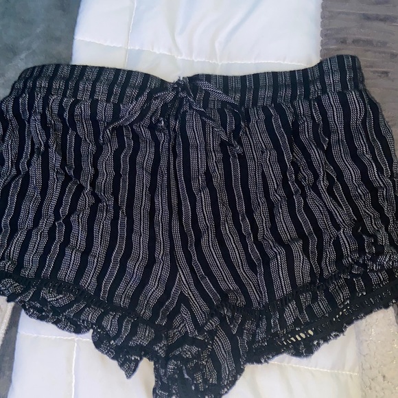 got these cute Flowey shorts at a shop i went too in florida! Size: Medium (M) - Picture 1 of 2